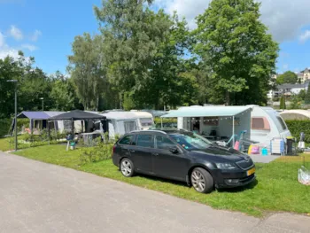 Stellplatz - Stellplatz Wohnwagen Xxl 125M2 - Camping Troisvierges