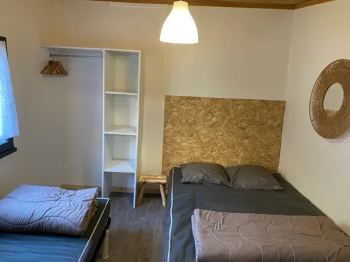Accommodation - Cabanon Without Toilet Blocks 1 Bedroom - image n°3 - Camping Les Sables