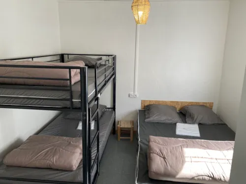 Huuraccommodatie(s) - Cabanon Zonder Privé Sanitair 1 Slaapkamer - image n°2 - Camping Les Sables
