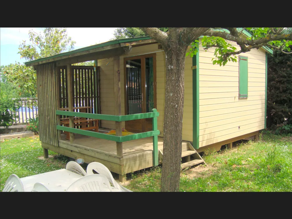 Chalet without toilet block