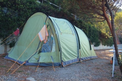 Pitch big tent — 1