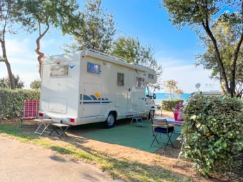 Stellplatz - Stellplatz Premium Plus - Baia Holiday San Nicola