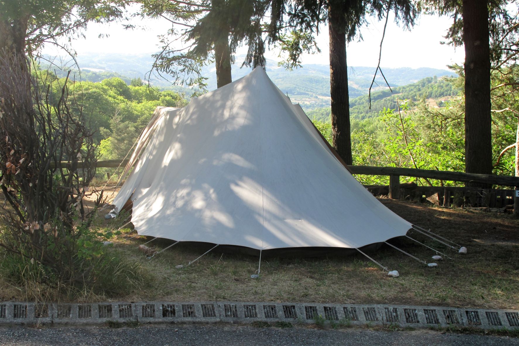 Stellplatz - Stellplatz + Zelt Oder Wohnwagen - Camping La douce Ardèche