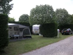 Emplacement - Emplacement: Forfait 2 pers. +voiture+tente/caravane/campingcar - CAMPING L'ALBANOU