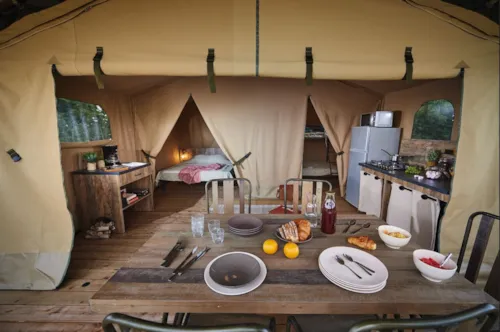 Location - Lodge Kenya 34P Sans Salle De Bain 2 Chambres - image n°2 - Camping Les Rives de l'Ardèche