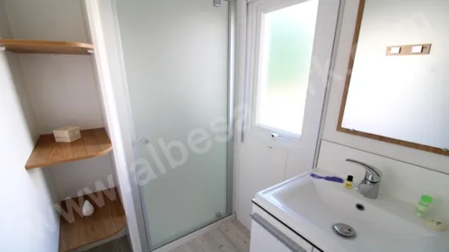 Mietunterkunft - 25M² Mobil Home,  Covered Terrace, Trigano Mermaid Model, Television, 2 Bedrooms - image n°6 - Camping Les Rives de l'Ardèche
