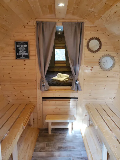 Accommodation - Barrel En Bois 2 Pers. (Sans Sanitaires Privatifs). Emplacement 3H - image n°2 - Camping Les Airelles