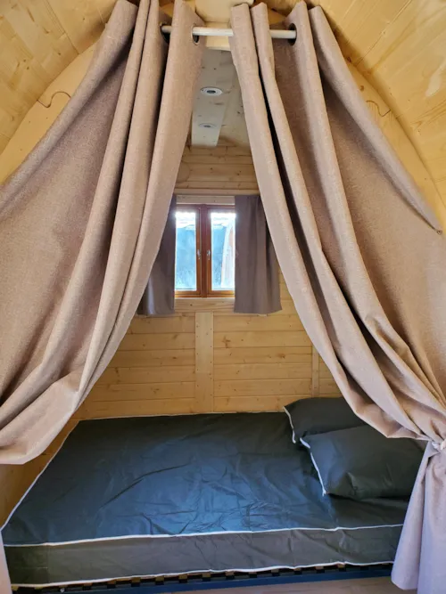 Location - Pod En Bois 4 Pers. (Sans Sanitaires Privatifs). Emplacement 9H - image n°2 - Camping Les Airelles