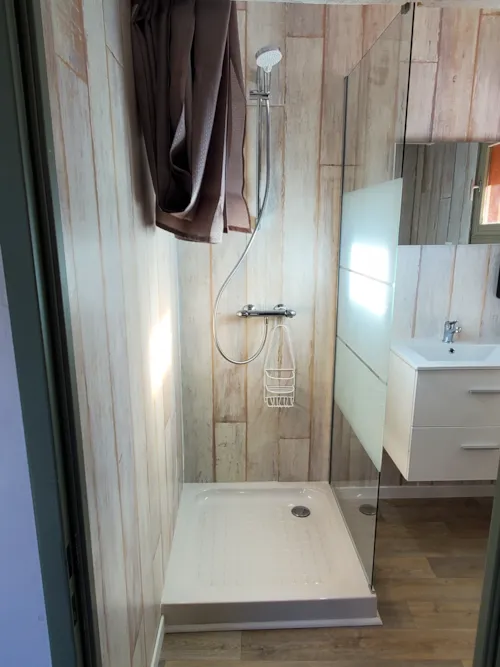 Bedroom - Chambre N°6 - image n°5 - Camping Les Airelles
