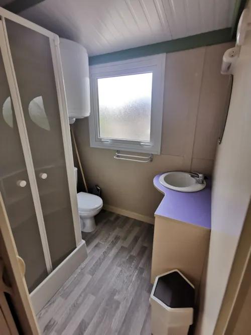 Huuraccommodatie(s) - Genet - Clim + Tv Chalet 21.5M² + Tv - image n°7 - Ushuaïa Villages - Camping Les Pins d'Ucel ****