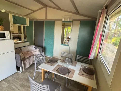 Huuraccommodatie(s) - Mimosa - Clim + Tv Chalet 27M² + Tv - image n°7 - Ushuaïa Villages - Camping Les Pins d'Ucel ****