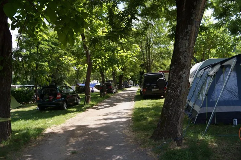 Forfait : Emplacement + 1 Voiture