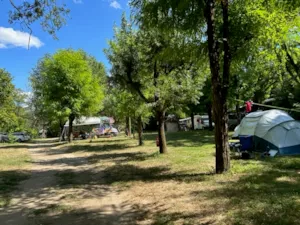 Emplacement - Kampeerplaats Tent og caravan - CAMPING BEAUSSEMENT