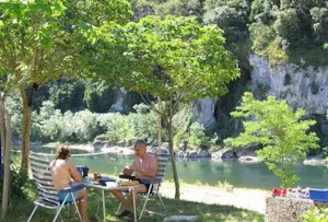 Emplacement - Kampeerplaats + 1 auto + tent og caravan - Camping du Midi