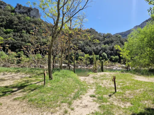 Stellplatz - Stellplatz Am Flussufer + 1 Auto + Zelt Oder Wohnwagen Oder Wohnmobil - image n°4 - Camp des Gorges | Camping Nature ***