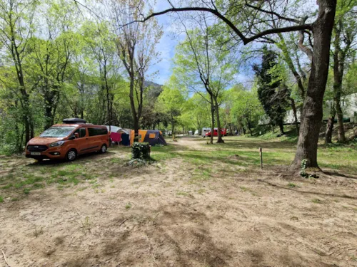 Stellplatz - Stellplatz + 1 Auto + Zelt Oder Wohnwagen Oder Wohnmobil - image n°4 - Camp des Gorges | Camping Nature ***