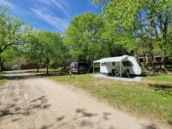 Stellplatz - Stellplatz + 1 Auto + Zelt Oder Wohnwagen Oder Wohnmobil - Camp des Gorges | Camping Nature ***