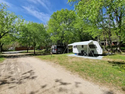 Forfait: Piazzola + 1 Auto + Tenda O Roulotte O Camper