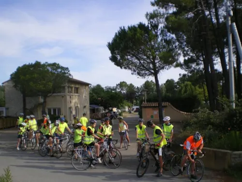 Stellplatz - Pauschale: Stellplatz + Wagen + Warmwasser - image n°3 - Camping La Rouvière Les Pins