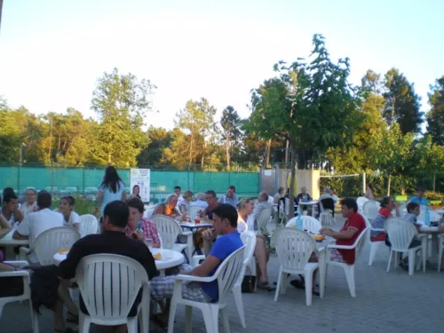 Stellplatz - Pauschale: Stellplatz + Wagen + Warmwasser - image n°4 - Camping La Rouvière Les Pins
