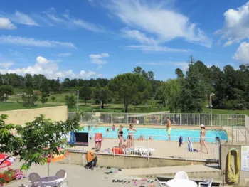 Camping La Rouvière Les Pins - Ucamping
