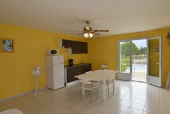 Mietunterkunft - Wohnung 52M² - Camping La Rouvière Les Pins