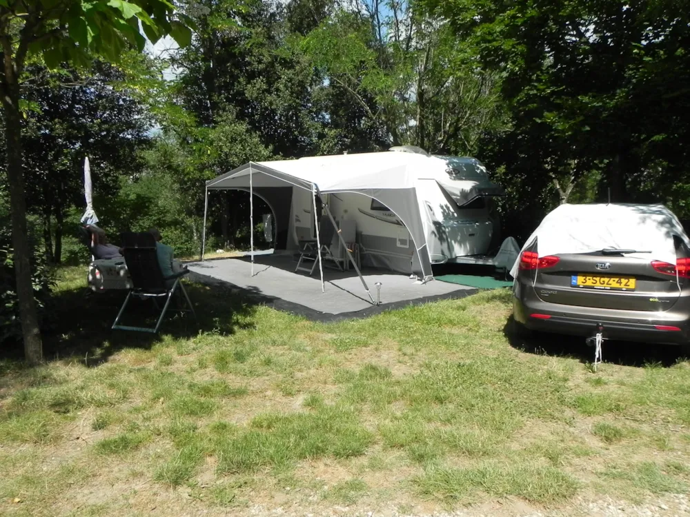 Pitch tent or caravan + 1 car