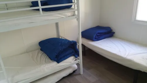 Location - Sencilo 25 Terrasse Couverte Et Tv 2 Adultes Et 4 Enfants + Clim - image n°4 - Camping LE CARPENTY