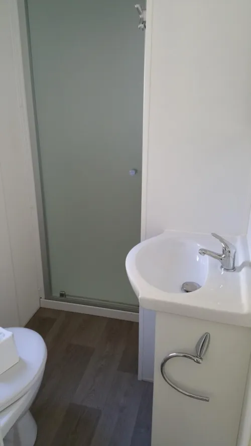 Location - Sencilo 25 Terrasse Couverte Et Tv 2 Adultes Et 4 Enfants + Clim - image n°5 - Camping LE CARPENTY