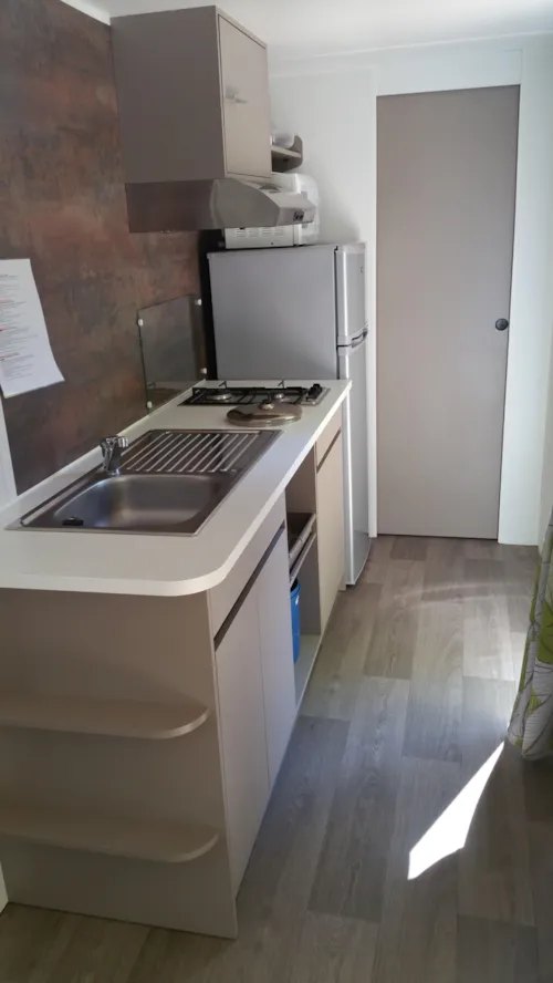 Mietunterkunft - Sencilo 27 Überdachte Terrasse + Tv + Clim - image n°4 - Camping LE CARPENTY