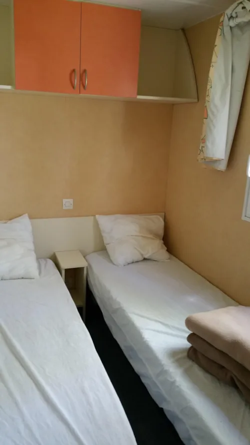 Mietunterkunft - Mh Louisiane 3 Ch Zimmer Klimaanlage + Tv - image n°5 - Camping LE CARPENTY
