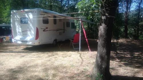 Pitch - Pitch Tent Or Caravan + 1 Car - image n°2 - Camping LE CARPENTY
