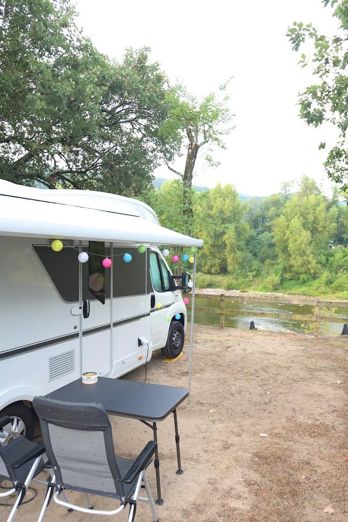 Pitch - Package Confort: Pitch + Car + Tent Or Caravan + Water And Drainage Point - Camping Rives d'Arc