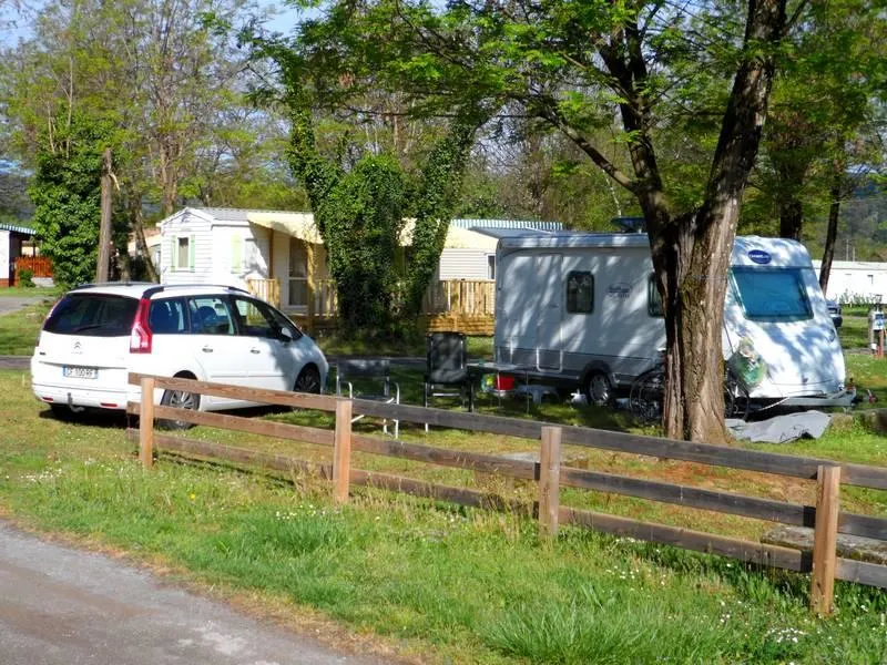 Forfait Tente Et Voiture Ou Caravane Ou Camping Car (Électricité En Suppl, Prise Européenne Non Fournie)