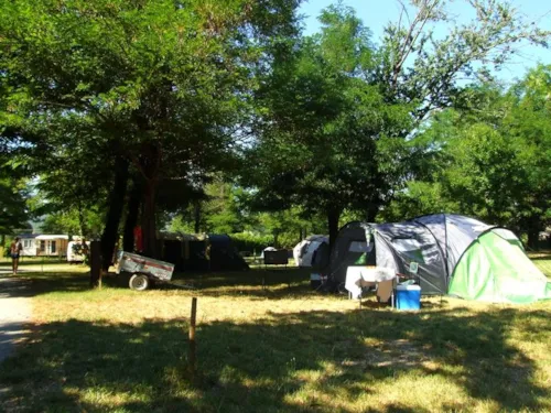 Stellplatz - Stellplatz Zelt + Auto/Wohnwagen/Wohnmobil (Strom Extra, Eurostecker Nicht M Lieferumfang Enthalten) - image n°3 - Camping Castanhada