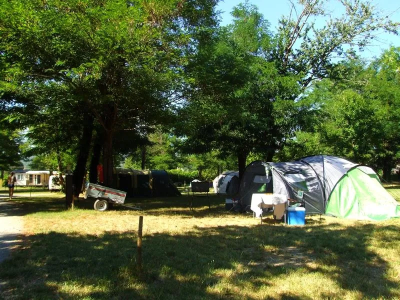 Forfait Tente Et Voiture Ou Caravane Ou Camping Car (Électricité En Suppl, Prise Européenne Non Fournie)