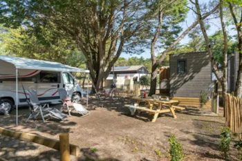 Stellplatz - Pauschale Premium - Camping Sandaya La Roubine
