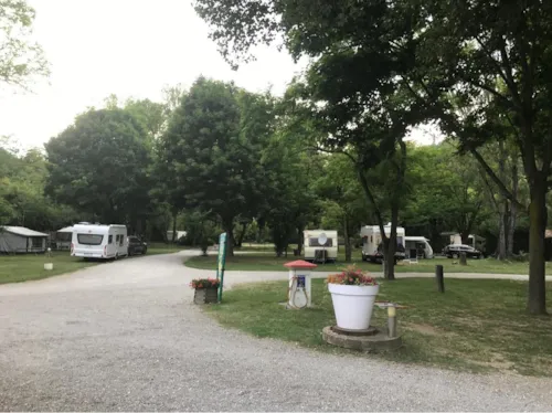 Pitch - Package : Pitch - image n°2 - Camping Les Acacias