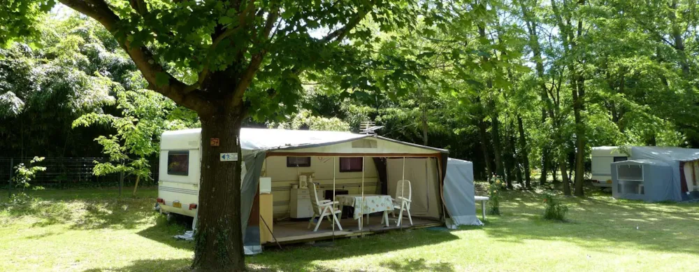 Emplacement - Forfait Emplacement Camping - Camping Les Acacias