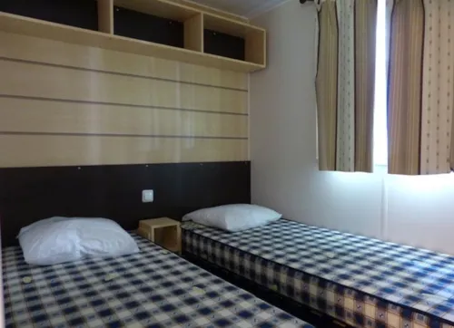 Location - Mobil Home 2 Chambres - image n°3 - Camping Les Acacias