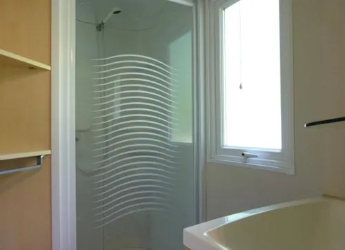 Location - Mobil Home 2 Chambres - image n°6 - Camping Les Acacias
