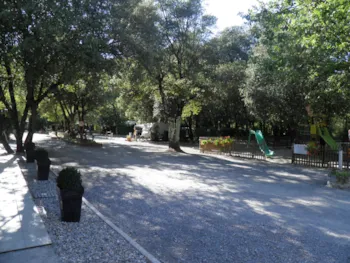 Stellplatz - Pauschale: Stellplatz + Wagen - Camping Le Sous-Bois Ardèche