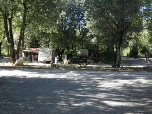 Emplacement - Forfait Emplacement + Véhicule - image n°2 - Camping Le Sous-Bois Ardèche