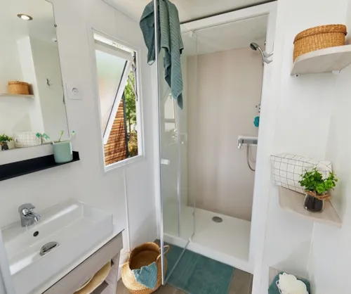 Huuraccommodatie(s) - Stacaravan 2 Slaapkamers, Evo29 + Airco - image n°6 - Camping Le Sous-Bois Ardèche