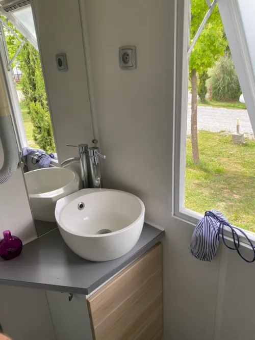 Huuraccommodatie(s) - Stacaravan Ibie 29M² Ti 2 Slaapkamers, - image n°5 - Camping Le Sous-Bois Ardèche