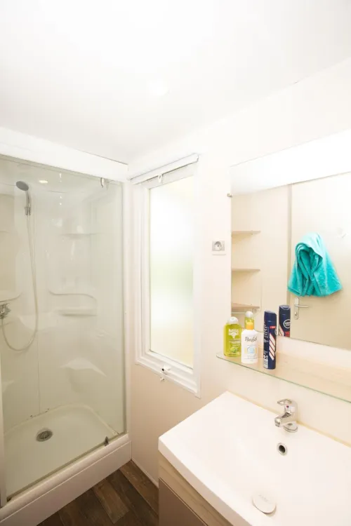 Location - Mobil Home Avec Sanitaires 2 Chambres - image n°3 - Camping Le Pont de Maisonneuve