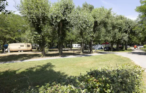Kampeerplaats(en) - Standplaats Voor Wandelaars/Fiets Naar Huis - image n°3 - Camping Le Pont de Maisonneuve