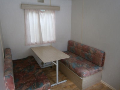 Mobile-home  without private facilities