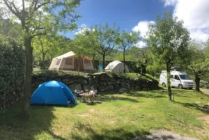 Emplacement - Standplaats - CAMPING LA DROBIE
