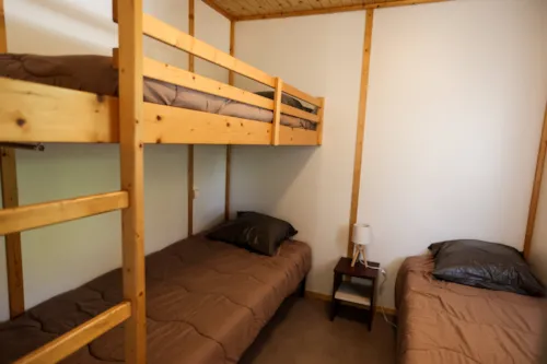 Location - Chalet Rêve 2 Chambres Climatisé - image n°7 - Ushuaïa Villages - Camping Les Cruses ***